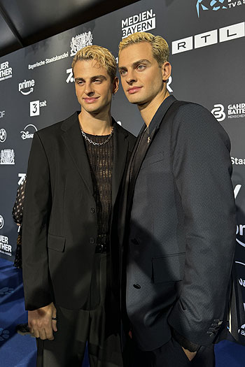 Daphne Ferraro mit blauem Panther beim "Blauer Panther -TV & Streaming Award" 2024 Verleihung in der BMW Welt am 23.10.2024 (©Foto: Martin Schmitz) 